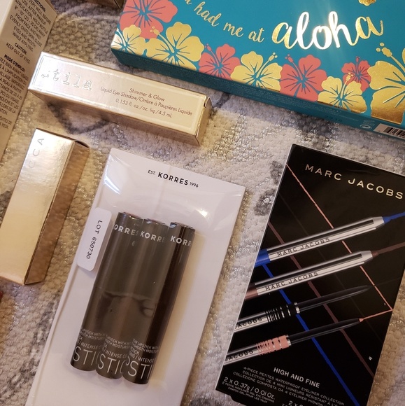 Makeup Bundle - Picture 3 of 8